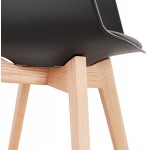 Silla de diseño escandinavo con pies KALLY de madera de color natural (negro)