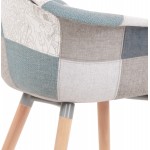 Chaise avec accoudoirs en tissu patchwork et pieds en bois naturel ELIO (Bleu, gris, beige)